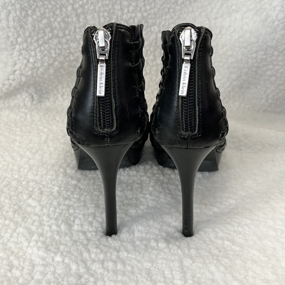 Calvin Klein Rayven Leather Bootie 6 1/2 - Picture 2 of 8